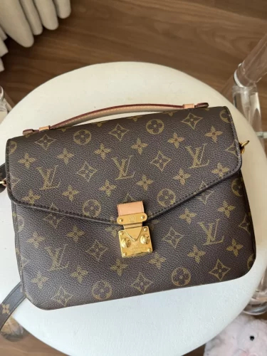 Louis Vuitton Pochette Metis M44875 Monogram photo review