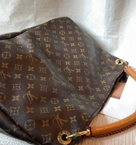 Click to view full screen Louis Vuitton Artsy MM Monogram Canvas M44869 photo review